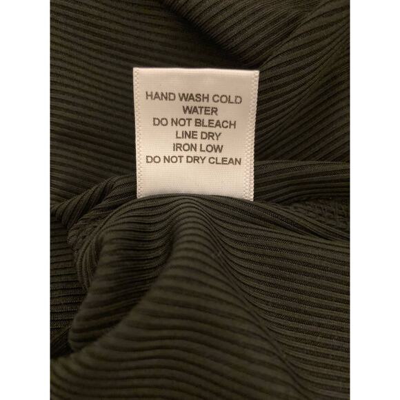 HYFVE Women's Ribbed Crop Cardigan Top Medium Black NWT Button Front Scoop Neck - Picture 6 of 6